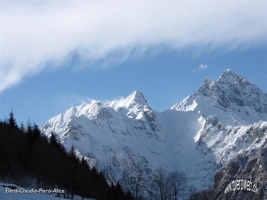 31 Il vento spazza le cime verso il Pizzo del Diavolo.jpg